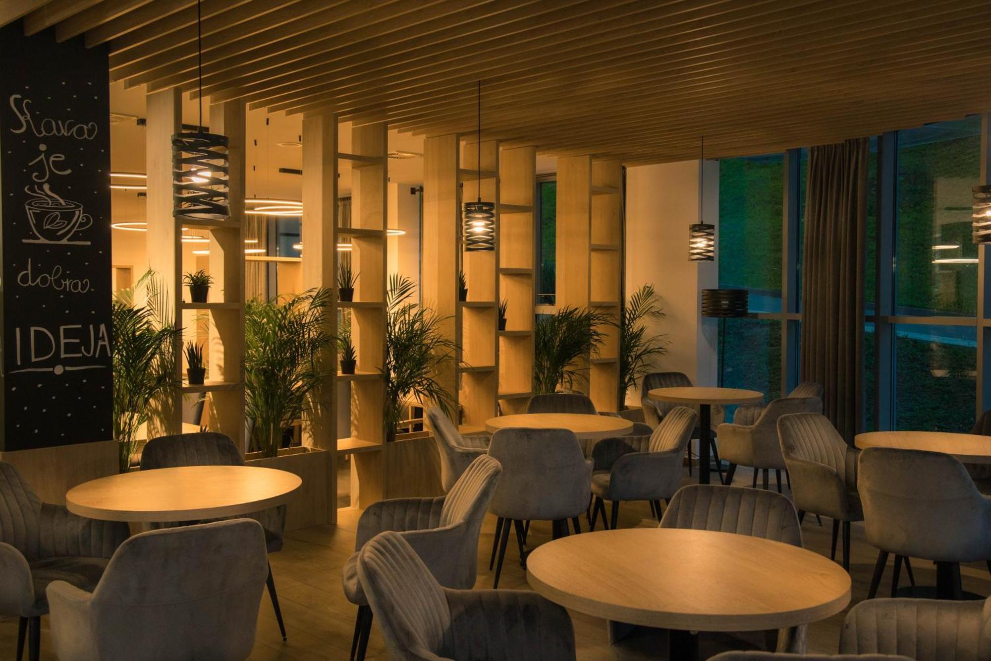 Hotel Aqua Roma リムスケ・トプリツェ エクステリア 写真
